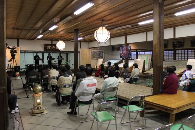鶴山館